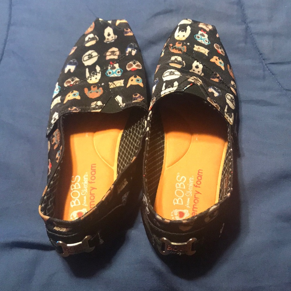 Bobs shoes with dogs